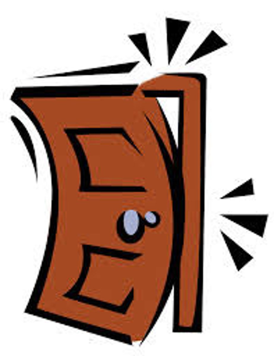 <p>يقرع الباب</p>