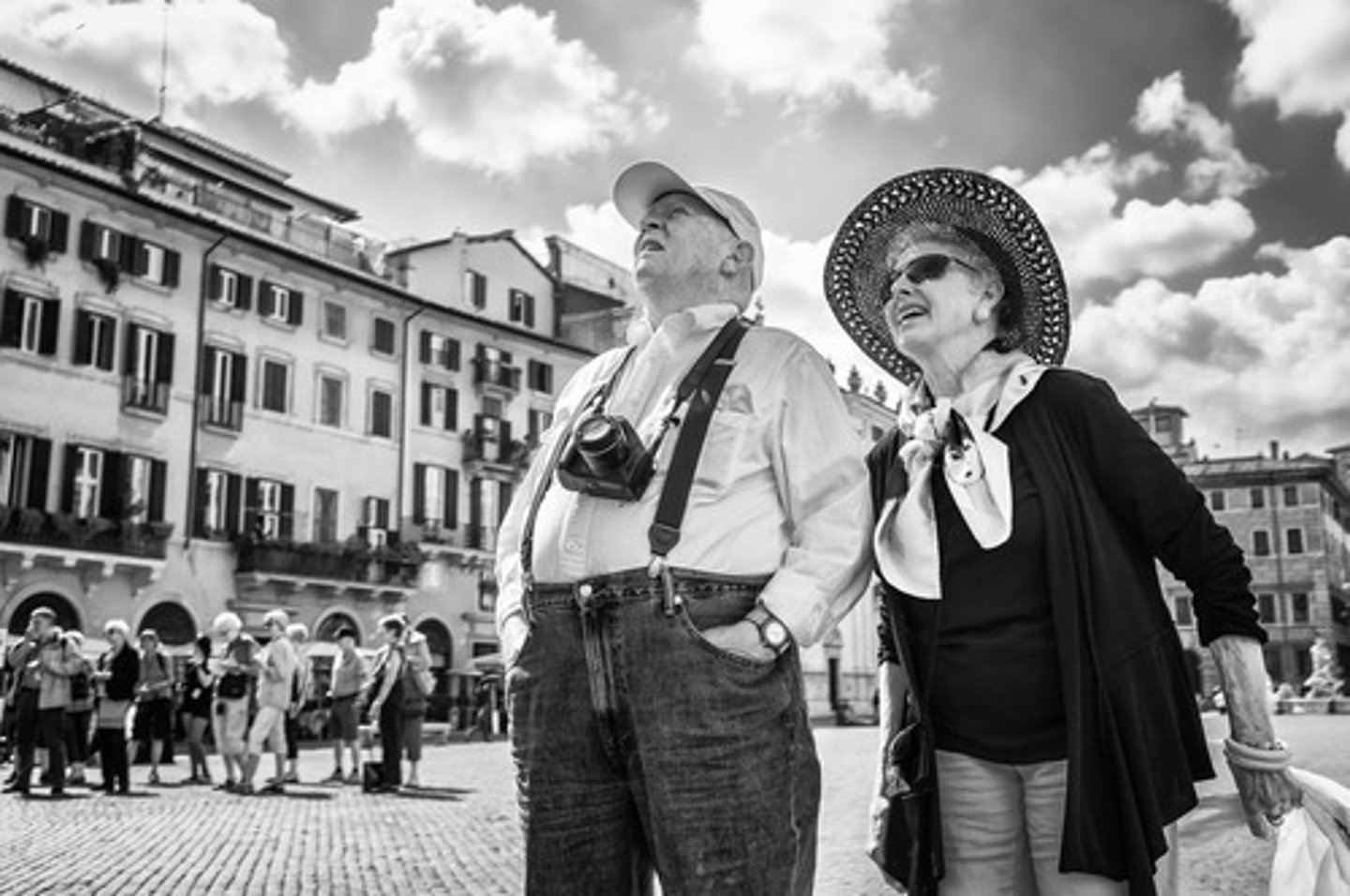 <p>Ce qui est différent/inconnu/ ce qui vient d'un autre pays/culture</p>