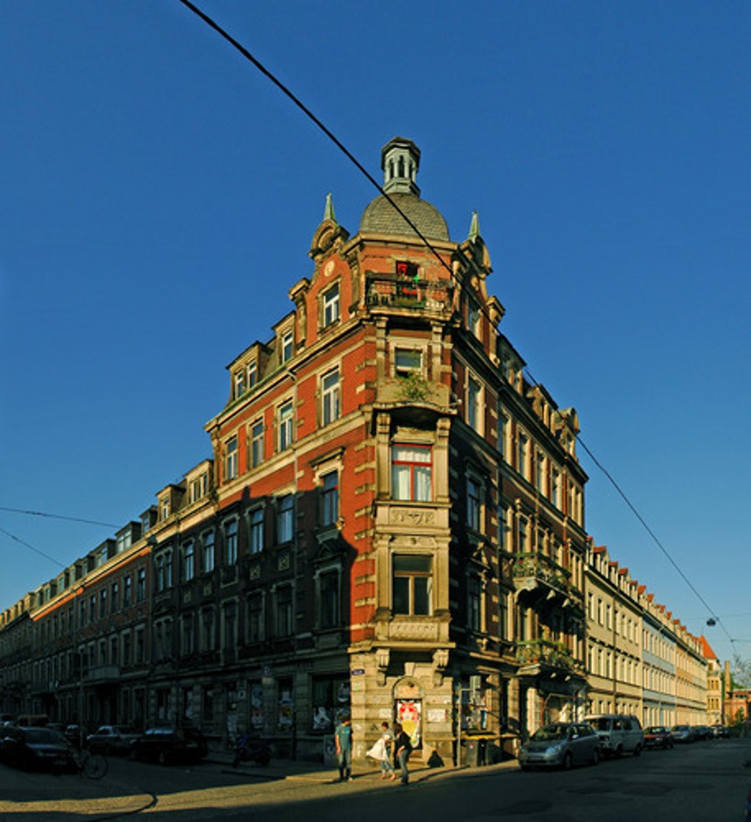 <p>stará budova, zástavba</p>