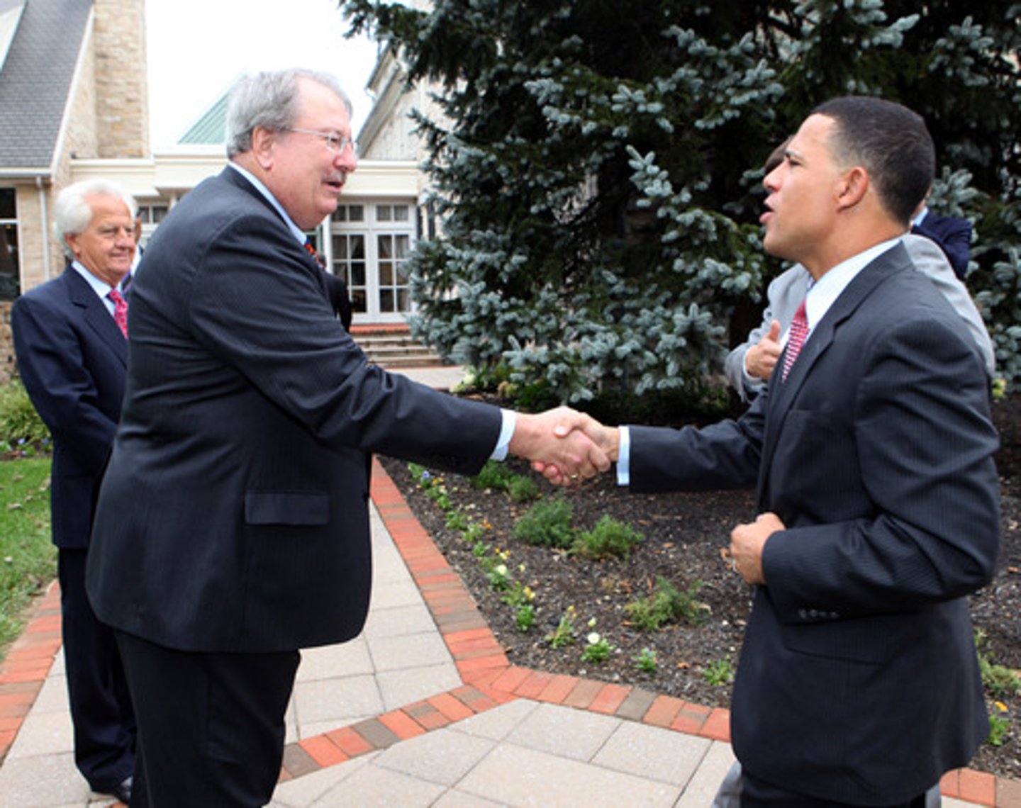 <p>chēnghu [V/N] to call; the form of addressing sb.</p>