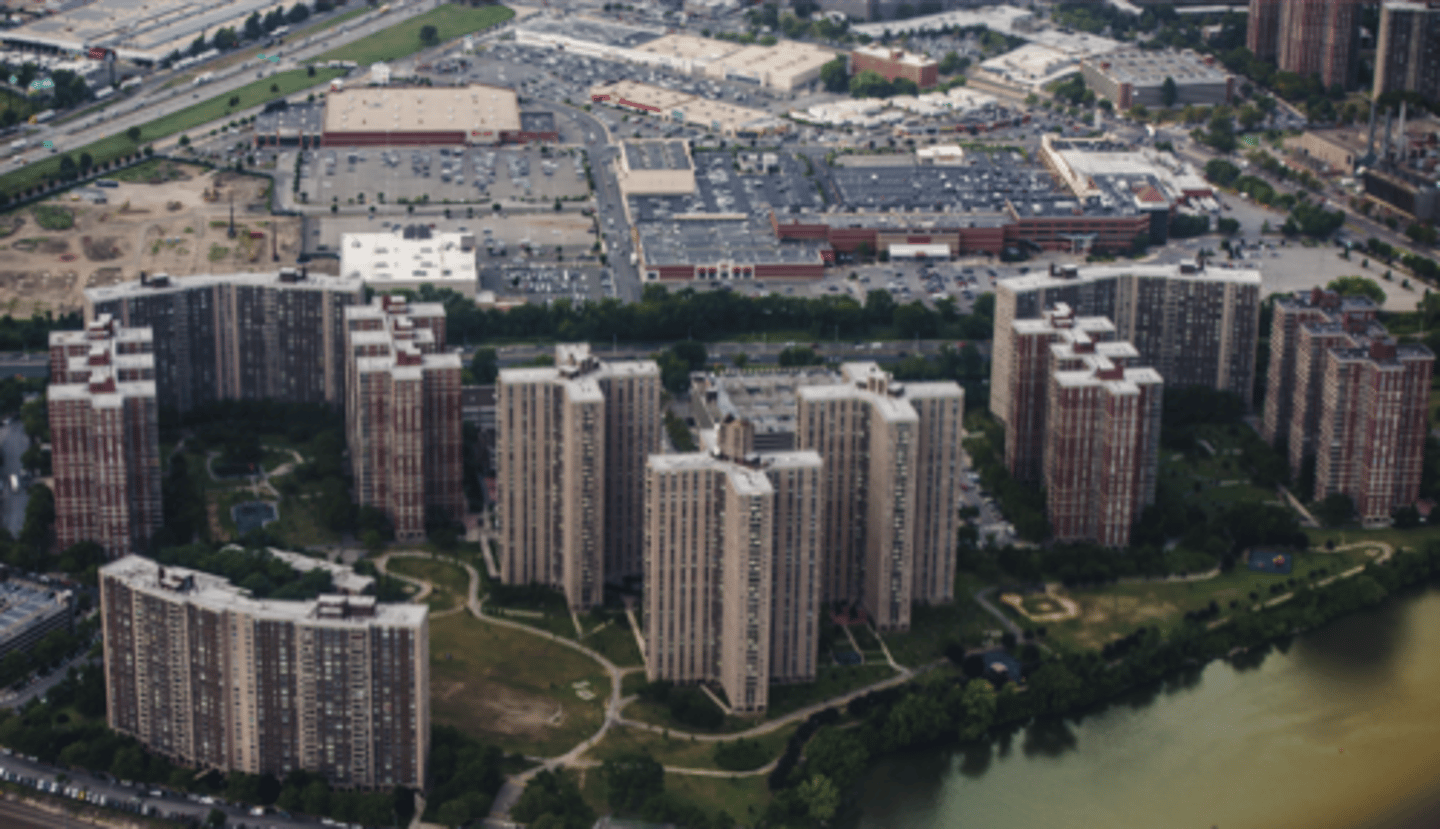 <p>!st amendment/ freedom of press/ prior restraint</p><p>- NYT and Washington Post published excerpts from Pentagon Papers. LEaked government documents about the Vietnam War. The US government attempted to prevent the newspaper from publishing the materials citing they contained classified information and it would endanger national security.</p><p>Holding: ruled that the government could not have prior restraint over the press in this case.</p><p>Bolstered the freedom of the press, establishing a "heavy presumption against prior restraint" even in cases involving national security.</p>