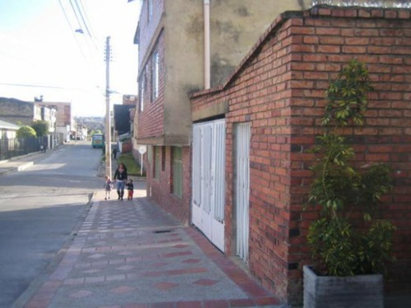 <p>la cuadra</p>
