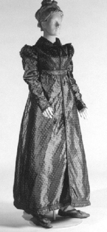 <ul><li><p><span style="font-family: &quot;Times New Roman&quot;, serif">Decorative hem treatments&nbsp;</span></p></li></ul><ul><li><p><span style="font-family: &quot;Times New Roman&quot;, serif">Pelisse becomes coat dress</span></p></li><li><p><span style="font-family: &quot;Times New Roman&quot;, serif">High waistline</span></p></li><li><p><span style="font-family: &quot;Times New Roman&quot;, serif">Moderate shorter skirt volume at hem</span></p></li></ul><p></p>