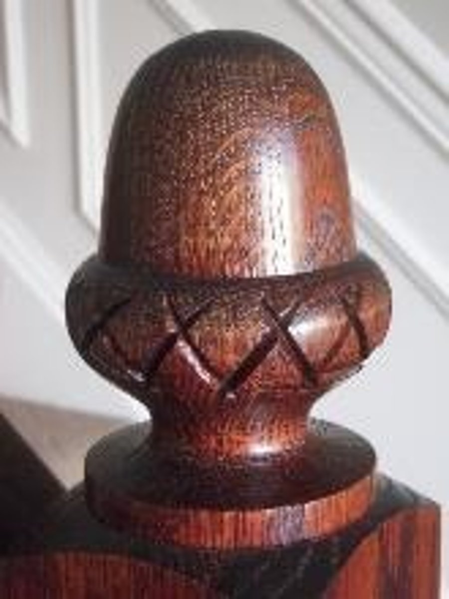 <p>Turned ornament resembling an acorn; common in Jacobean furniture as finials on chair posts and bedposts, as pendants and as the profile of leg turnings in Jacobean tables.</p>