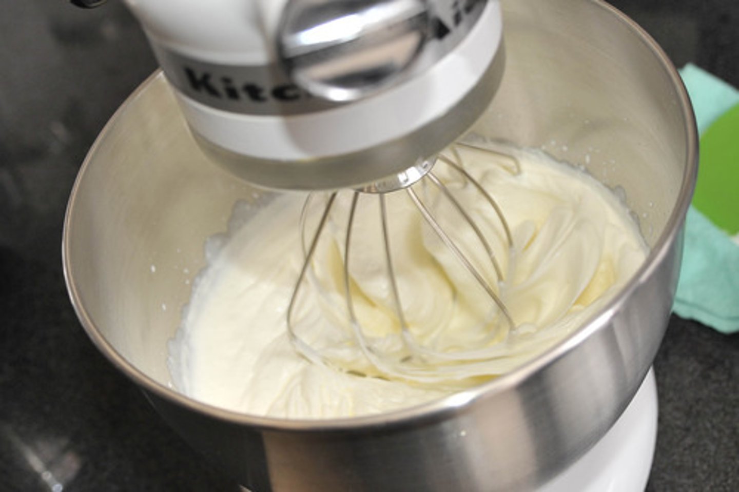 <p>to beat, whisk</p>