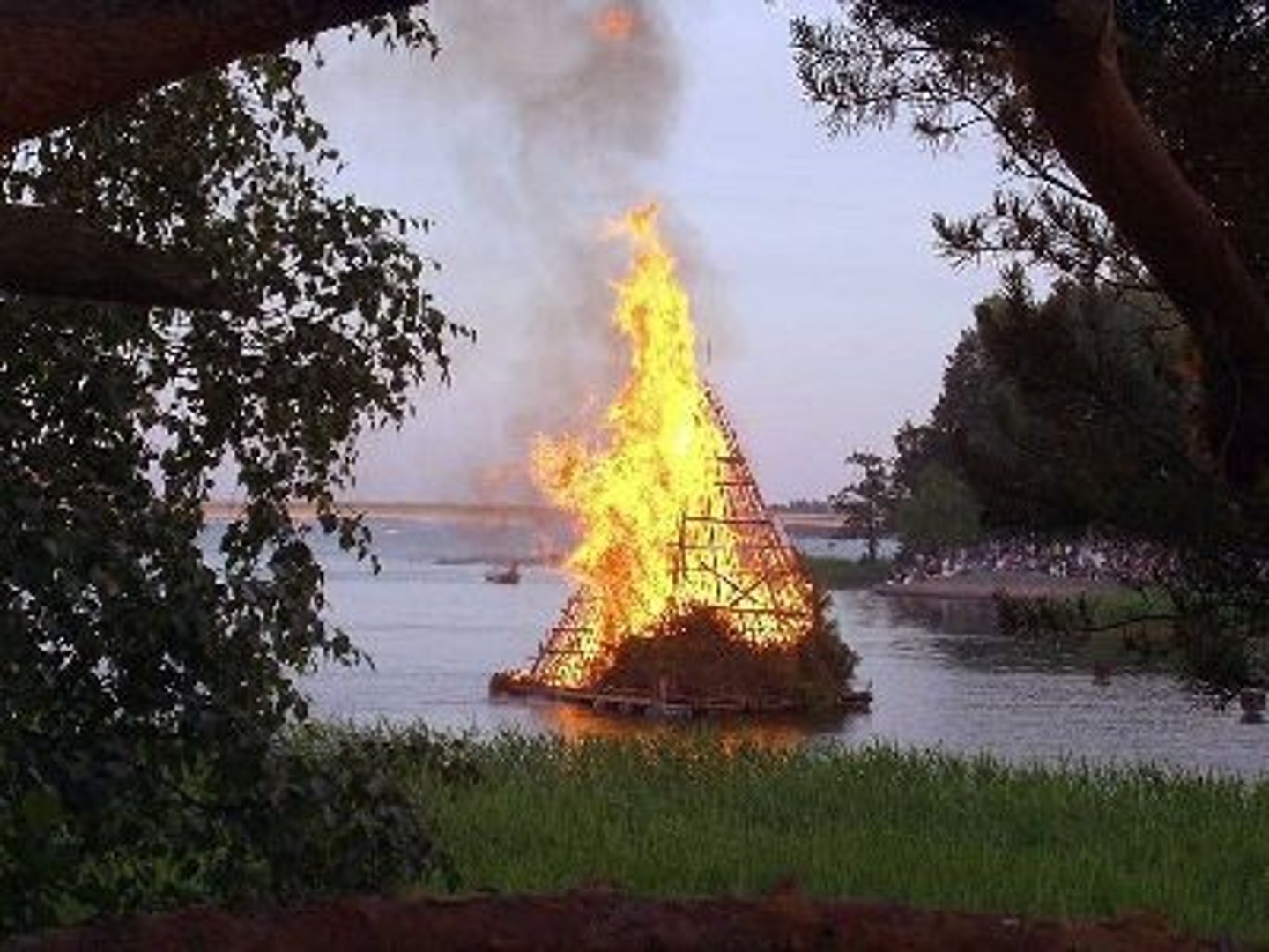 <p>en midsommar, midsommaren</p>