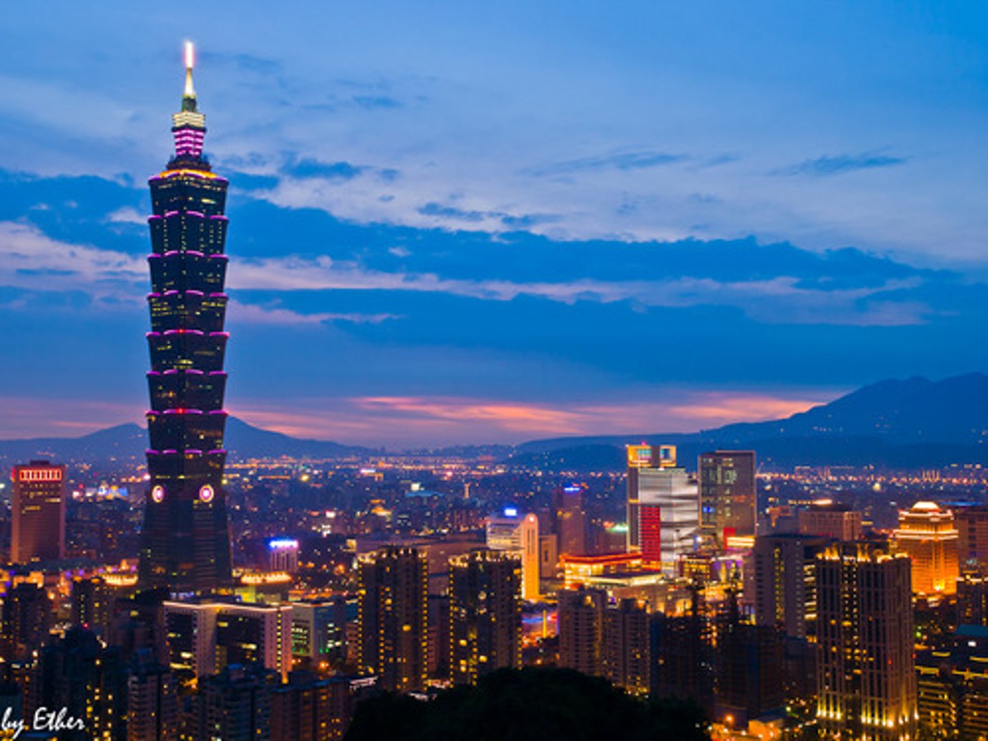 <p>tái běi</p><p>Taipei</p>