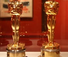 <p>xuất sắc, ưu việt</p>