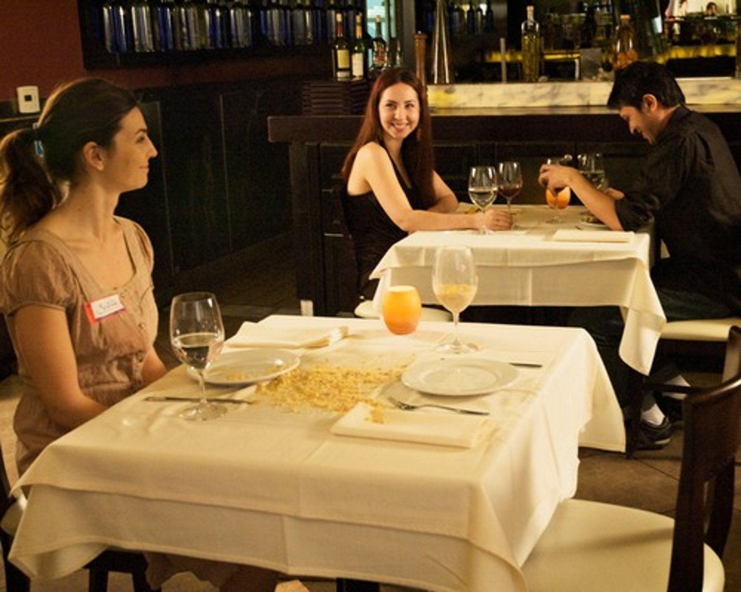 <p>to stand somebody up</p>