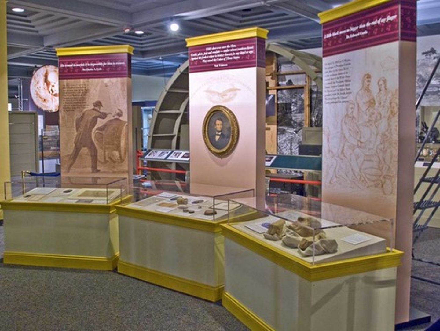 <p>v., n. /ɪgˈzɪbɪt/ trưng bày, triển lãm; vật trưng bày, vật triển lãm</p>