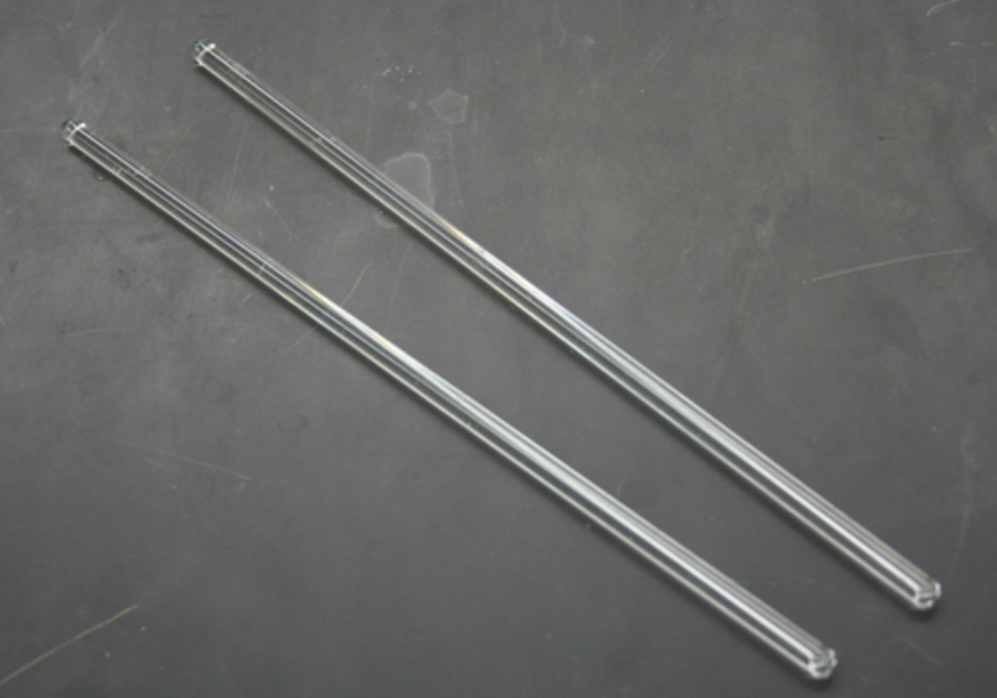 <p>Glass rods used to stir solutions.</p>