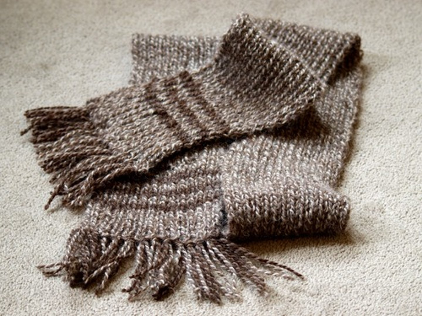 <p>A piece of fabric worn around the neck for warmth.</p>