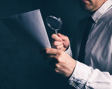 <p>A <strong>case</strong> is a question or problem that the police investigate.</p><p><span>|keɪs|</span></p><p>Уголовное дело; судебное дело</p>