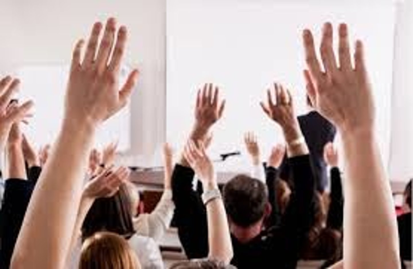<p>tham gia vào Students (_____) active discussion during class.</p>