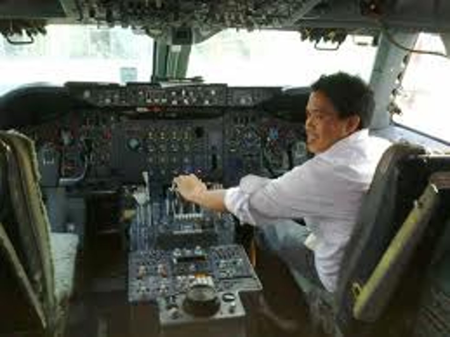 <p>copilot (male)</p>