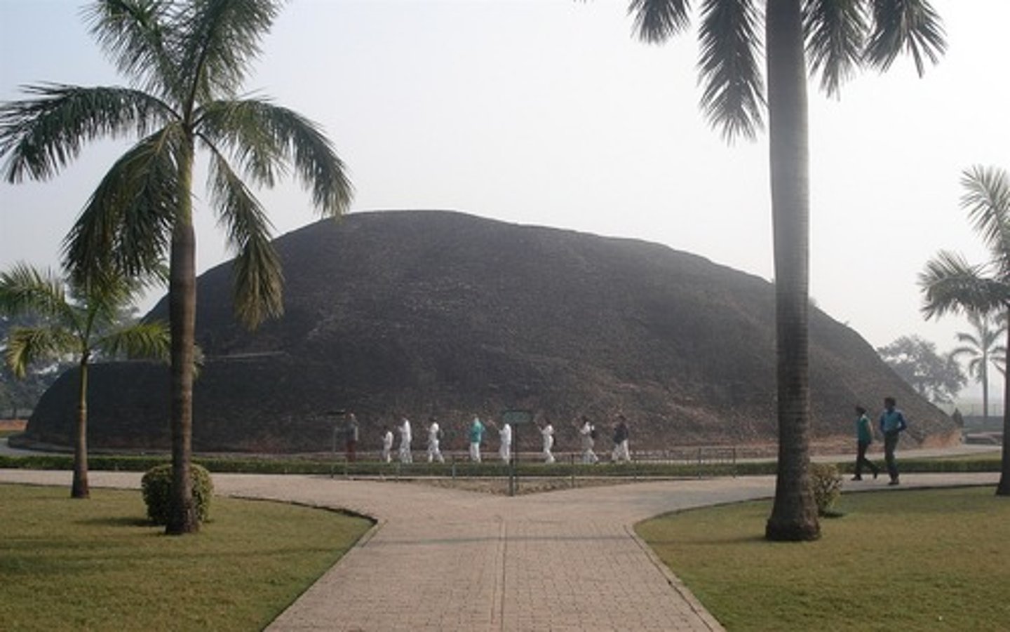 <p>Pilgrimage site where Gautama Buddha purportedly died / attained parinirvana (mound built over the site of his cremation)</p>