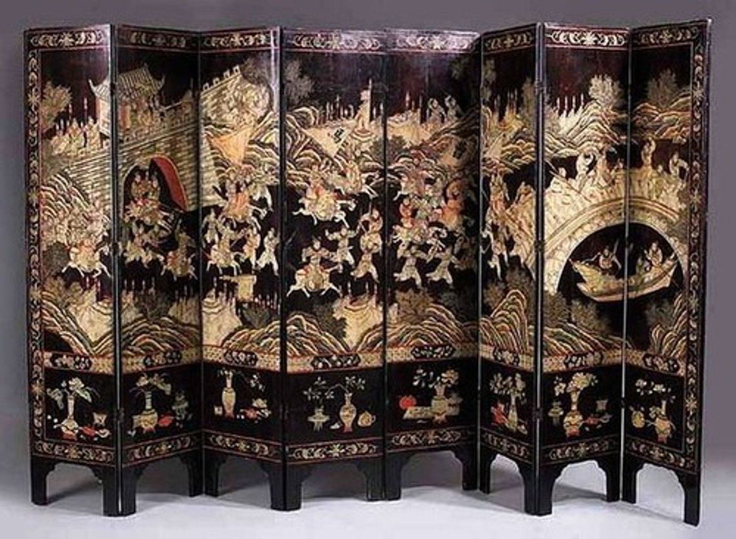 <p>- black lacquer furniture</p><p>- gold leaf</p><p>- Asian landscapes and scenes</p><p>- inspired by imported objects like Chinese Coromandel Screens</p>