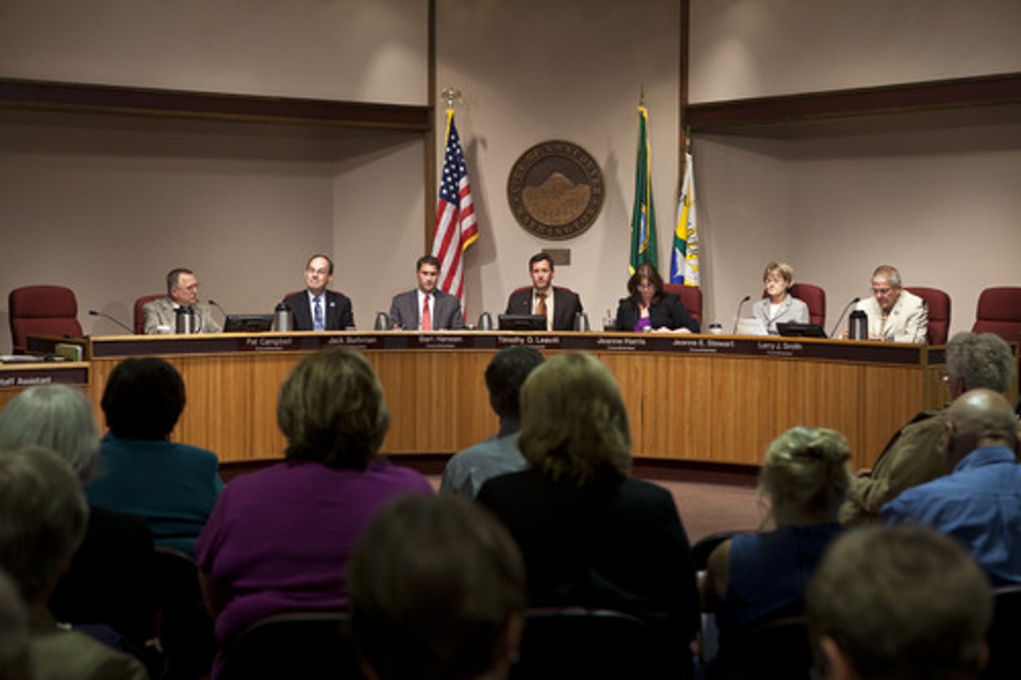 <p>n</p><p>/ˈkaʊnsl/</p><p>hội đồng</p>