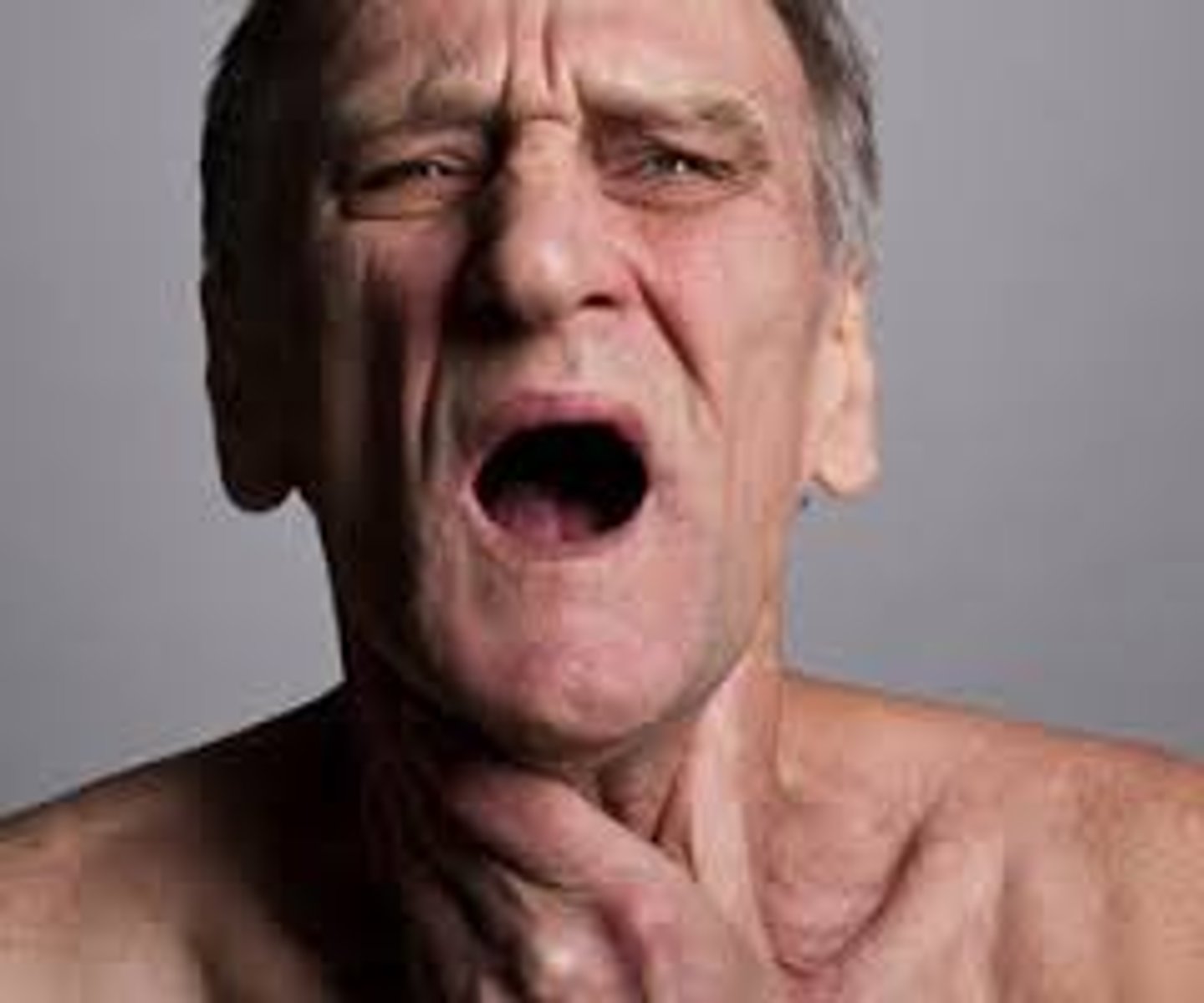 <p>Khàn giọng <br><br>After shouting at the concert, she woke up with a hoarse voice.</p>