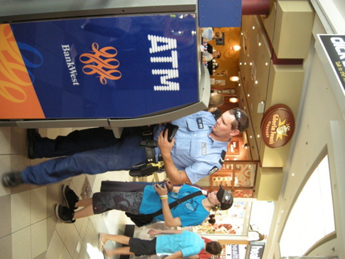 <p>n.(存款的)提領</p>