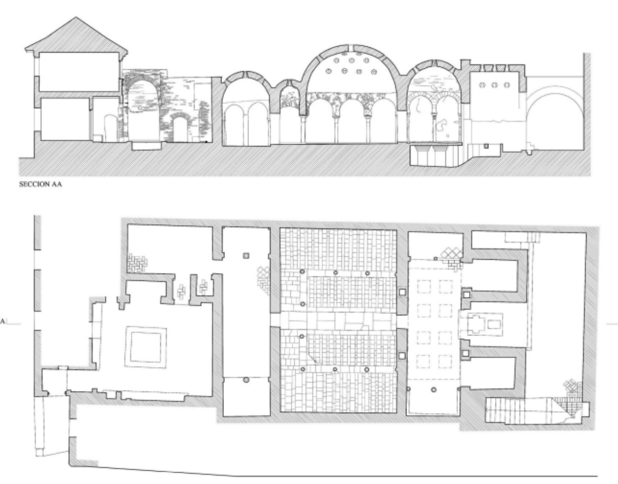 <p>- Uno de los pocos baño de la época califal que se conservan.</p><p>- Patio de entrada con una fuente central.</p><p>- A través del patio se llega a un vestuario. </p><p>- Y después a una zona de tránsito donde estarían las taquillas de pago.</p><p></p><ul><li><p>PRIMERA SALA → Agua fría. Interior con columnas que soportan un pórtico.</p></li><li><p>SEGUNDA SALA → Agua templada. Zona más amplia. Bóveda de cañón con oquedades para luz y aire.</p></li><li><p>TERCERA SALA → Agua cálida. Horno al fondo.</p></li></ul><p></p>