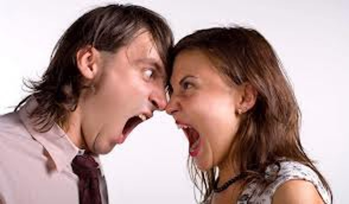 <p>(+ to sth/sb) : (v) phản đối, chống đối, đối chọi (lại thứ gì / ai)</p>