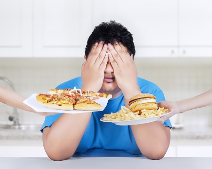 <p>Food that makes you fat is <strong>fattening</strong>.</p><p><span>|ˈfæt(ə)nɪŋ|</span></p><p>Высококалорийный</p>