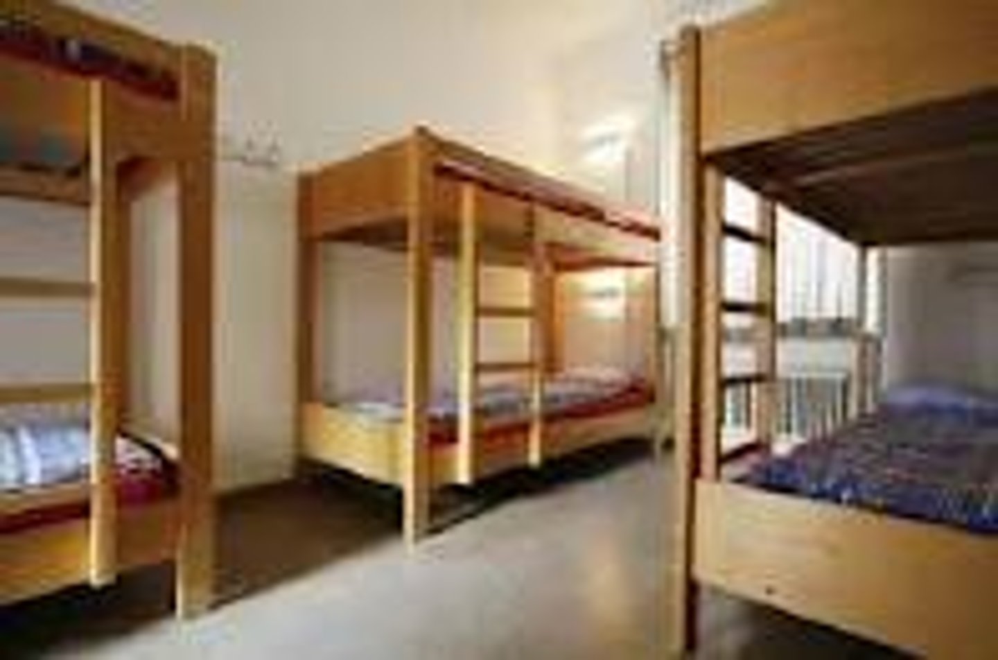 <p>ein Hotel für Jugendliche; hier können sie schlafen und essen</p>