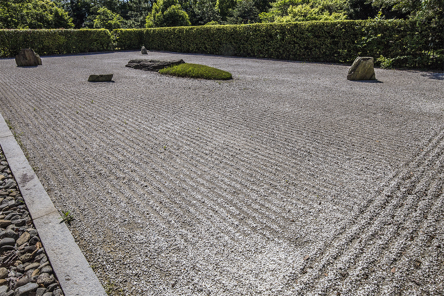 <p>The work shown above can be attributed to the artistic tradition of<br>A. Japan<br>B. China<br>C. India<br>D. Indonesia</p>