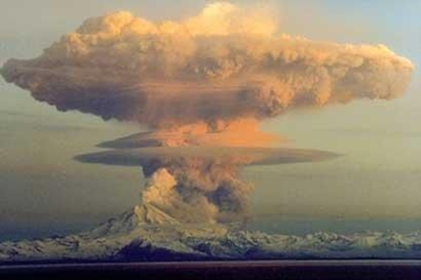 <p>Volcano in the Philippines, significant eruption in 1991.</p>