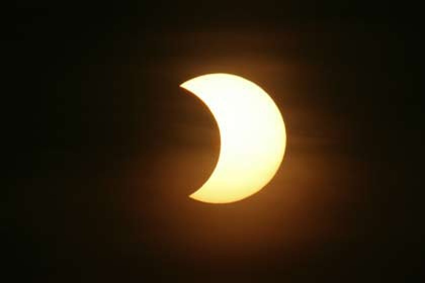 <p>A solar eclipse during which the Sun becomes only partially blocked by the disk of the Moon.</p>