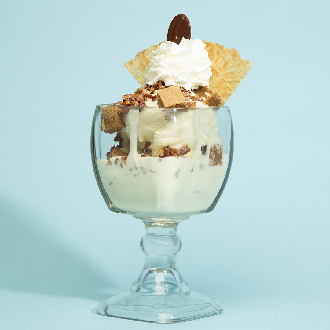 <p></p><ul><li><p>Honey vanilla</p></li><li><p>Saffron ice cream</p></li><li><p>Blondies</p></li><li><p>Peacans</p></li><li><p>Custard sauce</p></li><li><p>Vanilla whip cream</p></li></ul><p></p>