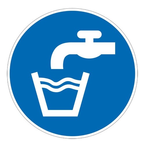 <p>eau que l&apos;on peut boire sans risque</p>