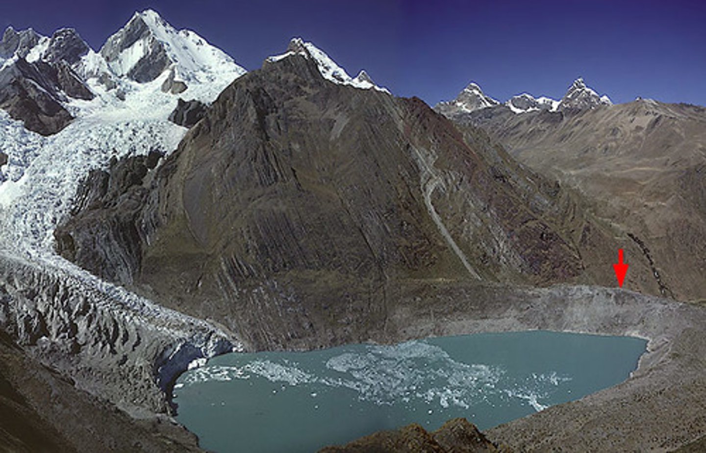 <p>A moraine deposited at the point of furthest advance of a glacier or ice sheet.</p>