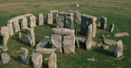 <p><span style="background-color: transparent;">Stonehenge, c. 3000–1500 BCE</span></p>