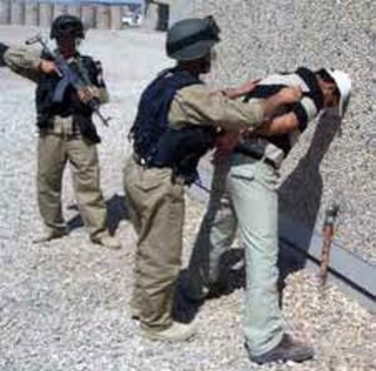 <p>to detain</p>