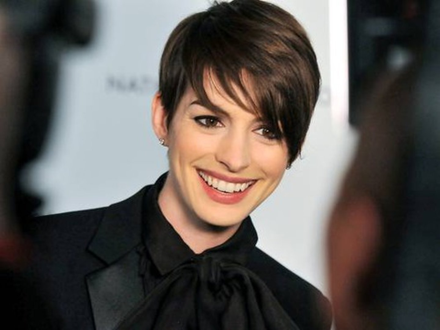 <p>short hair</p>