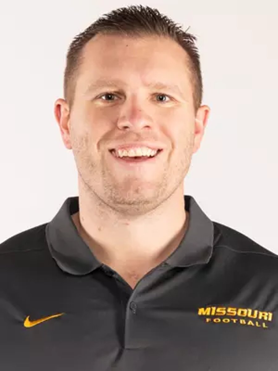 <p>offensive assistant - offensive line (offense)</p>