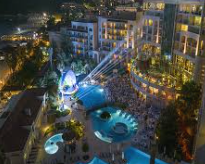 <p><span>Architectures like St Peter’s Basilica in Vatican are … </span><br><br><br><span>[<em><u>magnificent and striking]</u></em></span></p>