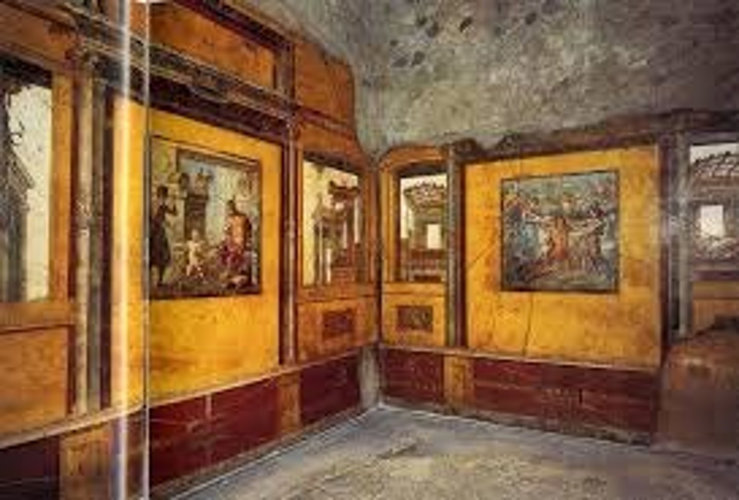 <p>Frescoes were sexually graphic but their flamboyance was attributed to former slaves-turned-merchant owners.</p>