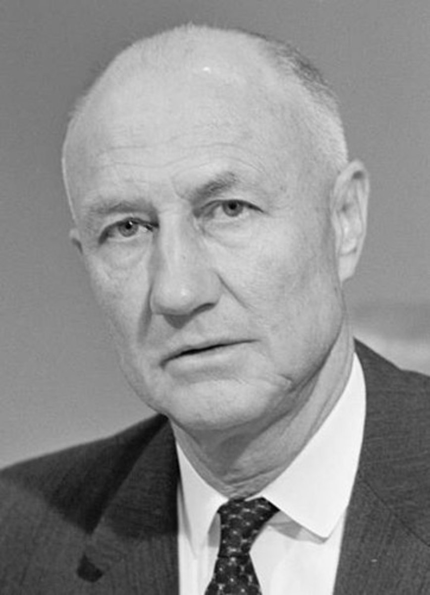 <p>A politician who ran for the presidency of the United States in 1948 against Truman. He led the Dixiecrats who were southern Democrats who opposed Truman's position on civil rights. They wanted the south to keep segregated.</p>