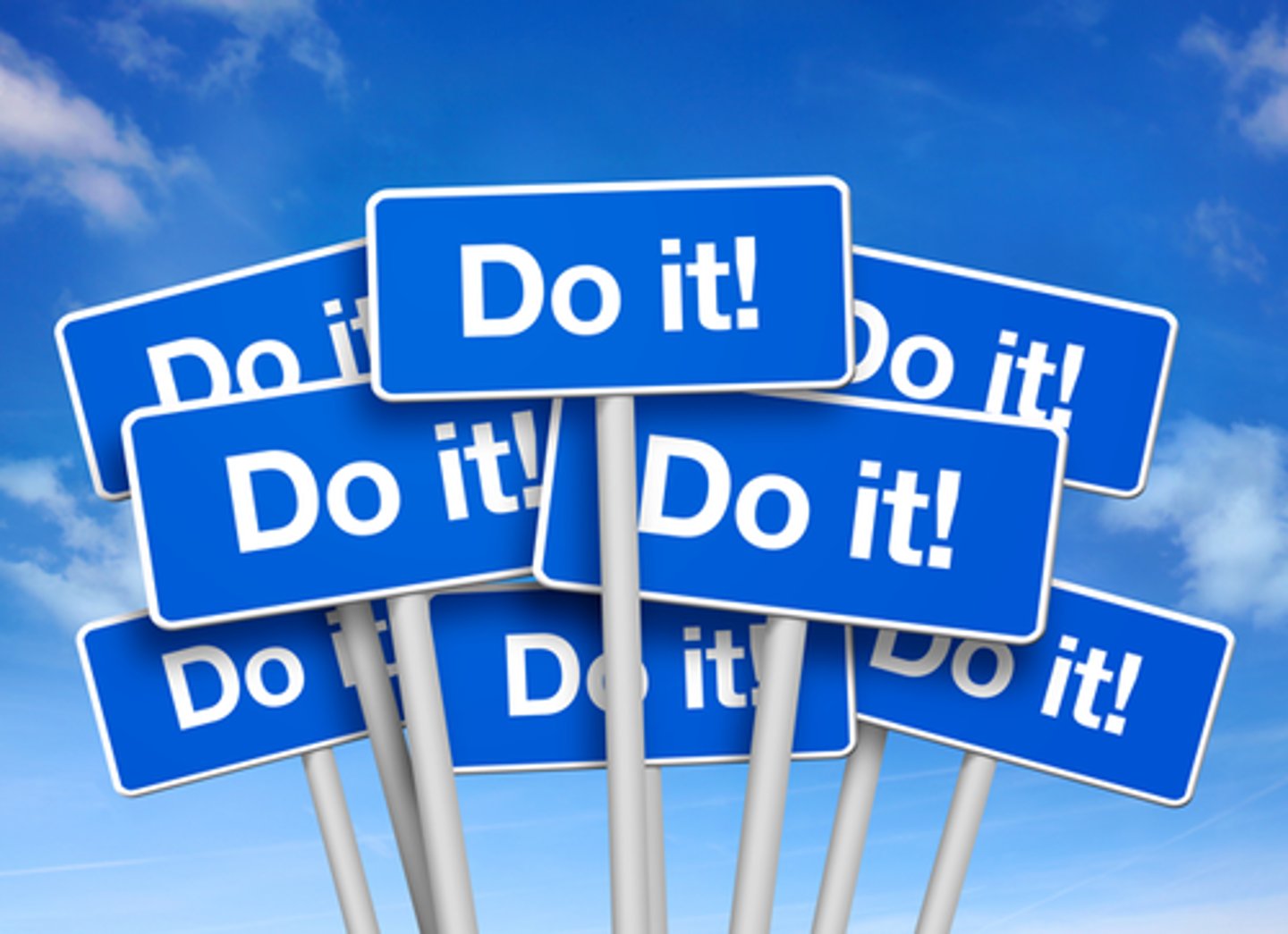 <p>zorgen dat iemand iets doet wat hij of zij eerst niet wilde; overtuigen</p>