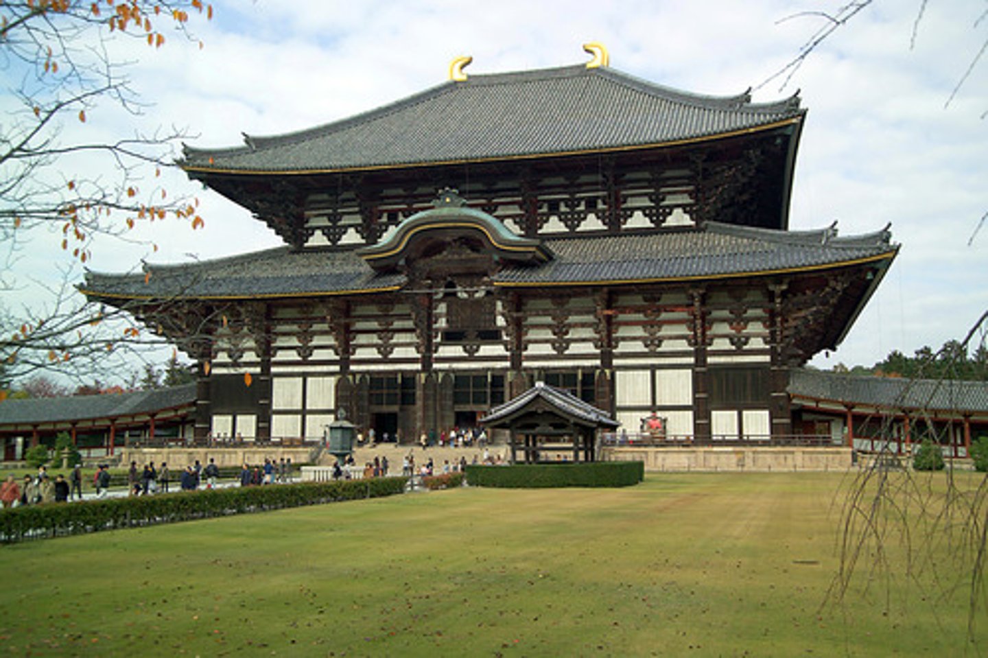 <p>Location: Nara, Japan</p><p>People: Various artists, including sculptors Unkei and Keikei, as well as the Kei school</p><p>Time Period: 743 C.E, rebuild in 1700 C.E</p><p>Material: Bronze and Wood</p><p>nio guardian statues (1200, painted wood) and todai ji gate (wood)</p>