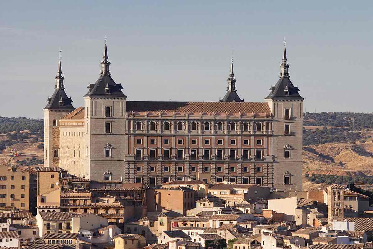 <p>ALCAZAR</p>