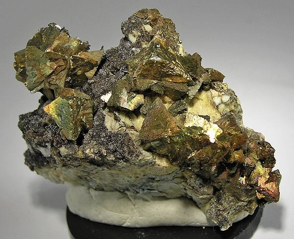 <p>chalcopyrite sulfides</p>