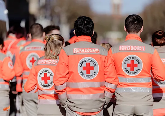 <p>une secouriste</p>