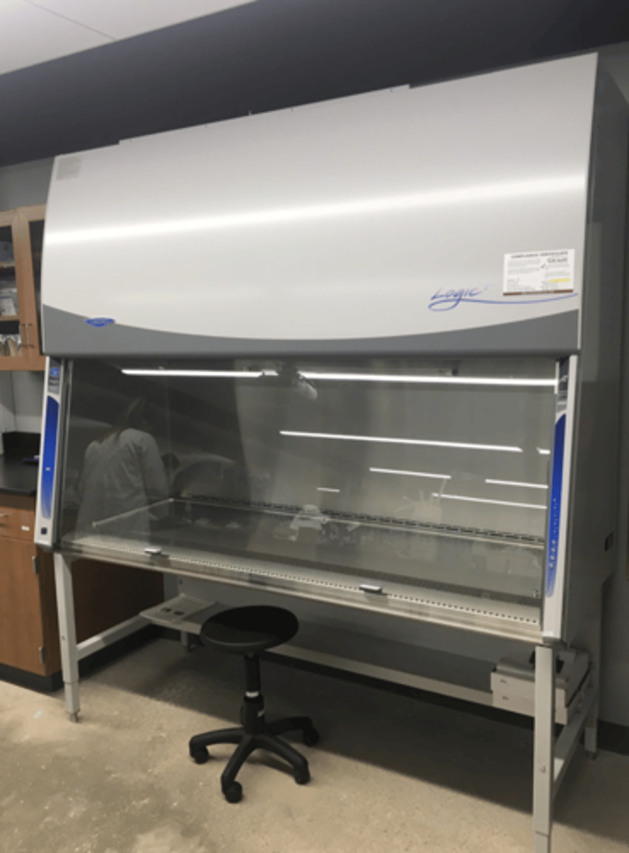 <p>Enclosed, ventilated lab workspace</p>