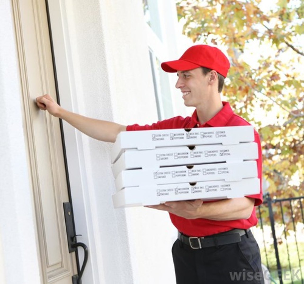 <p>delivery person</p>