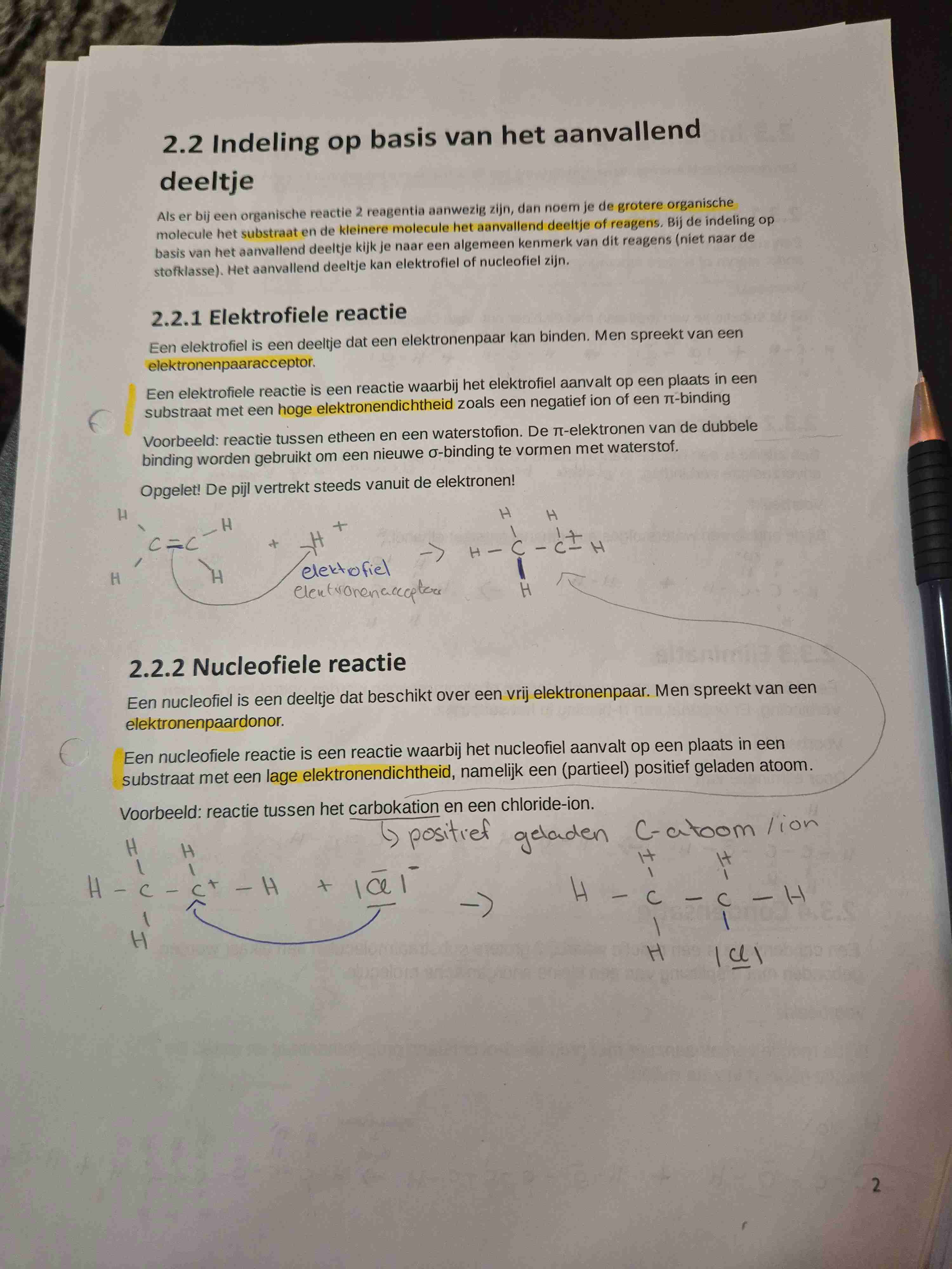 <p>een reactie waarbij het elektrofiel aanvalt op een plaats in een substraat met een hoge<strong> elektronendichtheid </strong>zoals een negatief<strong> ion of een π-binding</strong></p>