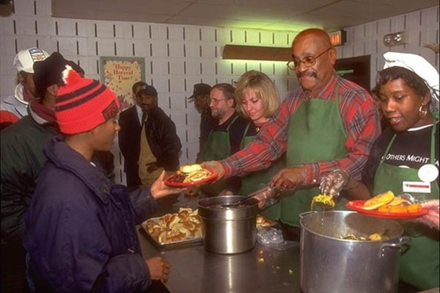 <p>a place where free or low cost food is served to the needy: bếp ăn từ thiện</p><p>ex; Everybody had to go cap in hand to the soup kitchen and to the people who provided voluntary services.</p>